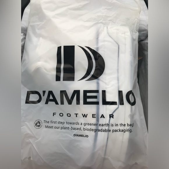 New in Box D’Amelio DB Eyekonn Platform Sneakers in White Canvas, Size 7.5 M - Picture 15 of 15